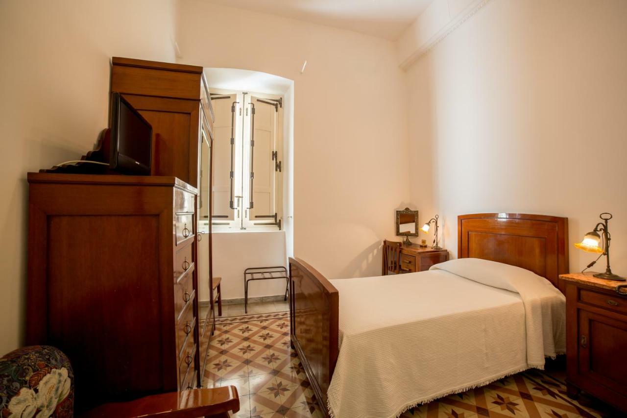 Hotel Aer Bj Vittoria Cagliari Exterior foto